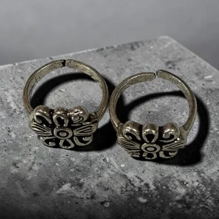 Oxidized toe rings